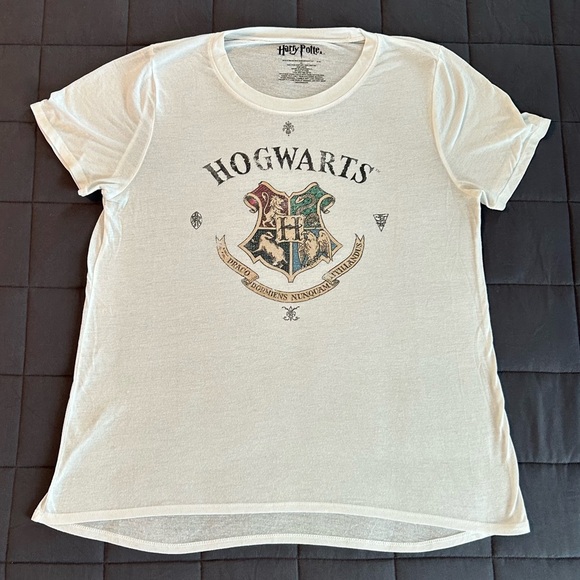 Warner Bros. Harry Potter Hogwarts White Tee - Picture 1 of 6